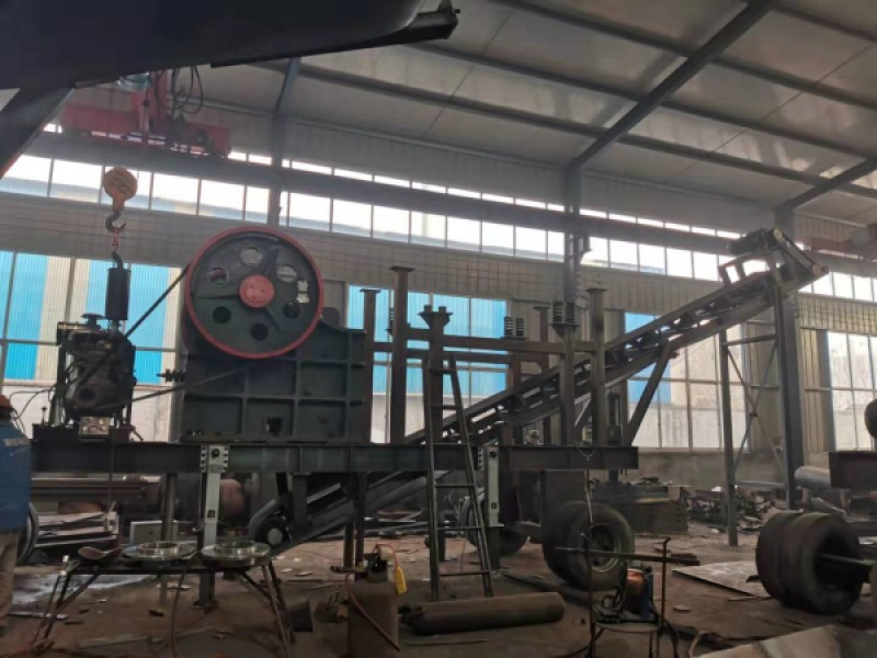 顎破機移動破碎站